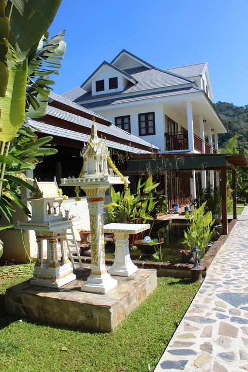 Villa Colina Khao Lak Rooms And Bungalows - Adults Only Екстериор снимка